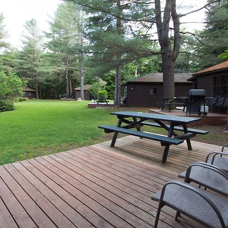 The Pines Cottage Resort Oxtongue Lake Ngoại thất bức ảnh