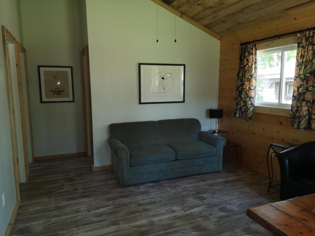 The Pines Cottage Resort Oxtongue Lake Ngoại thất bức ảnh