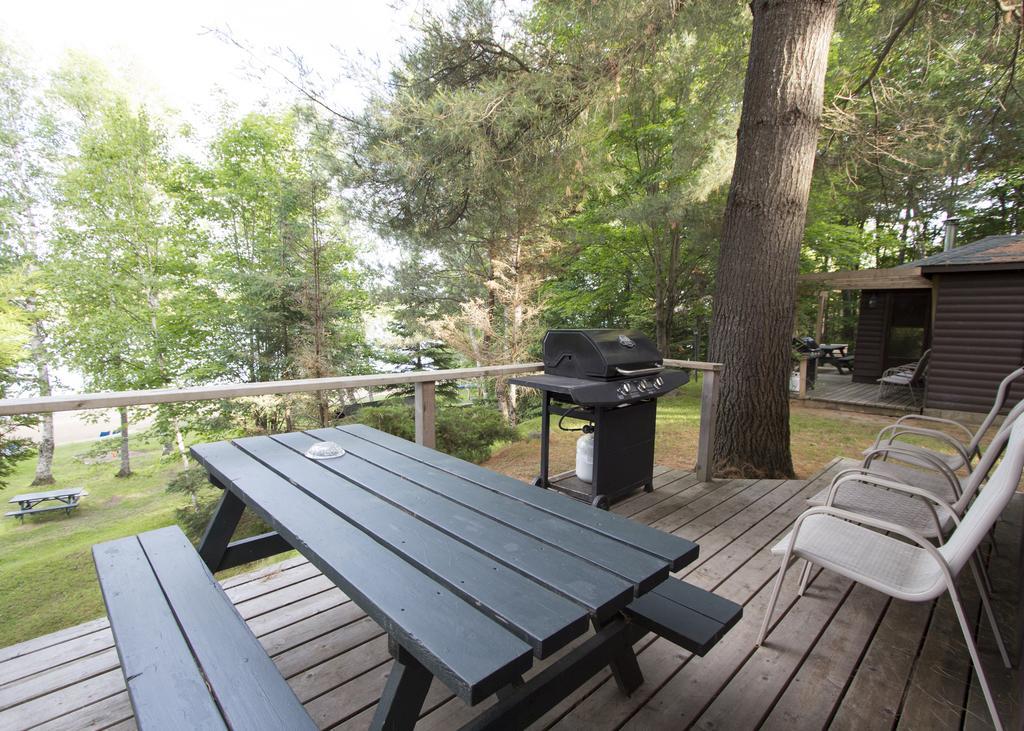 The Pines Cottage Resort Oxtongue Lake Ngoại thất bức ảnh