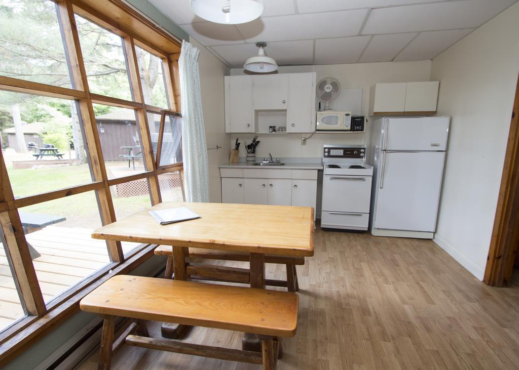 The Pines Cottage Resort Oxtongue Lake Ngoại thất bức ảnh