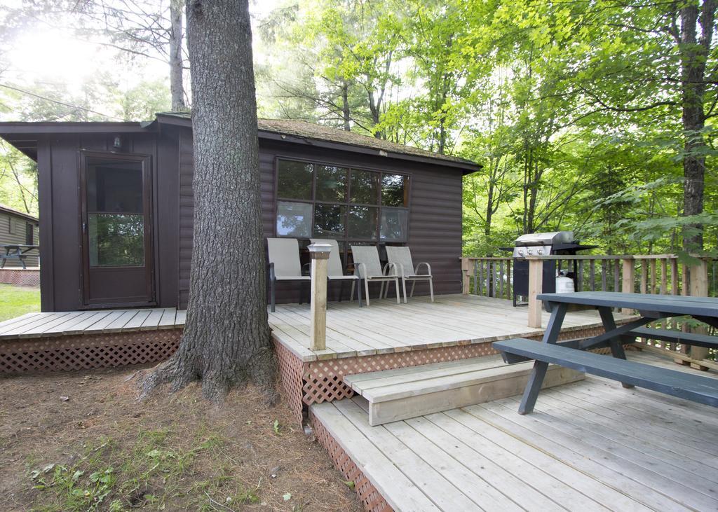 The Pines Cottage Resort Oxtongue Lake Ngoại thất bức ảnh