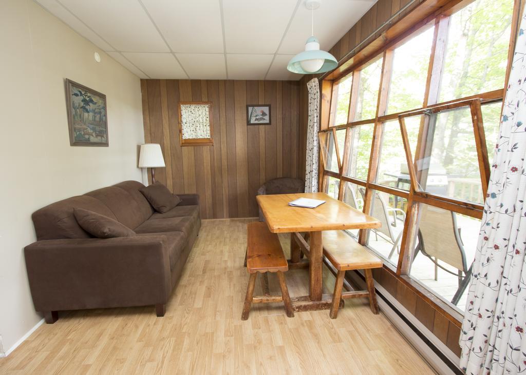 The Pines Cottage Resort Oxtongue Lake Ngoại thất bức ảnh