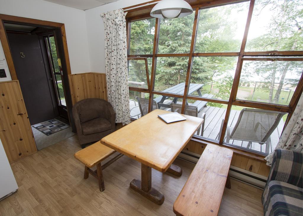 The Pines Cottage Resort Oxtongue Lake Ngoại thất bức ảnh